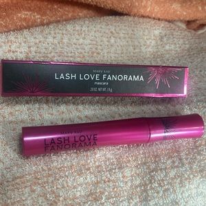 Lash Love Fanorama  mascara black